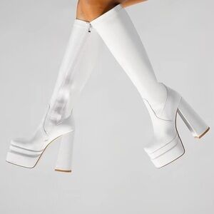 White Platform Women’s Boots Size 6